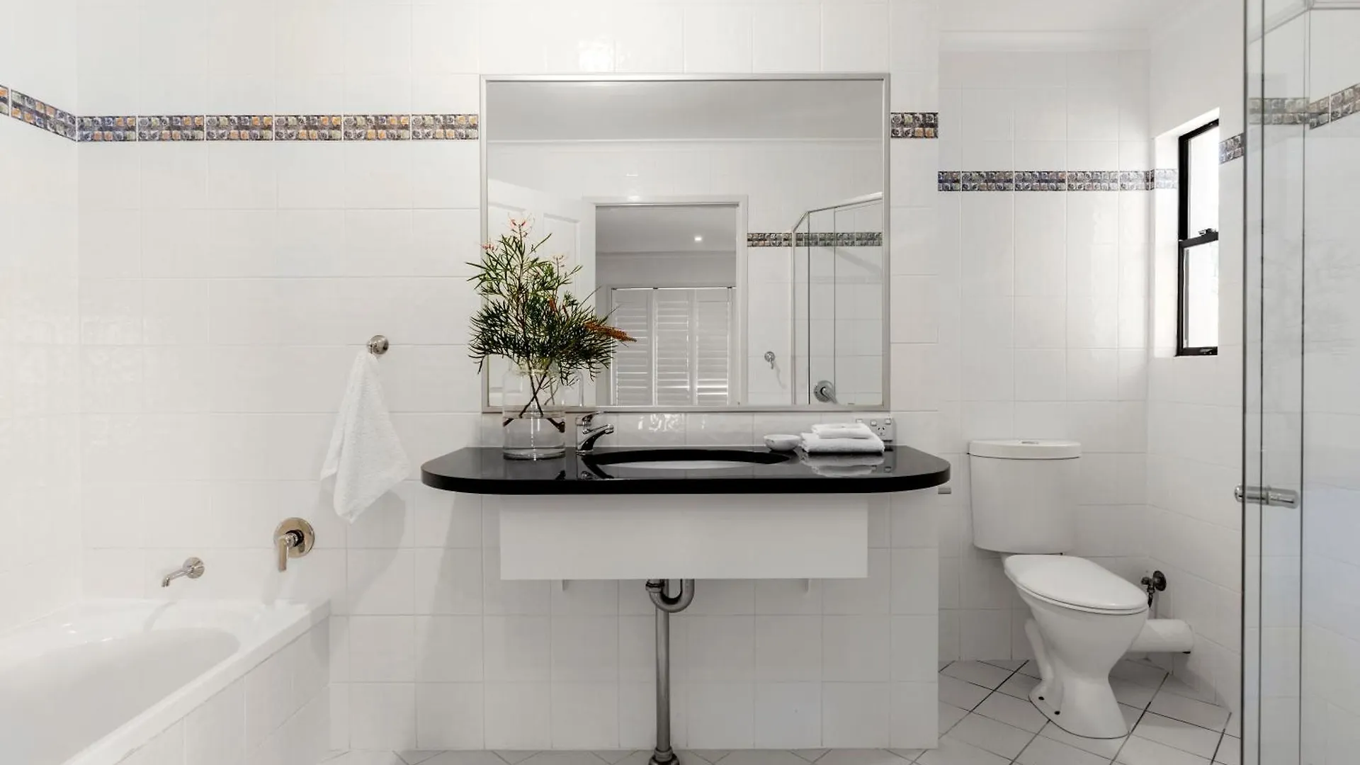Breathtaking River Views On Noosa Parade Australien