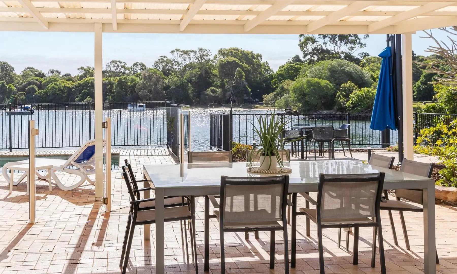 Breathtaking River Views On Noosa Parade Australien