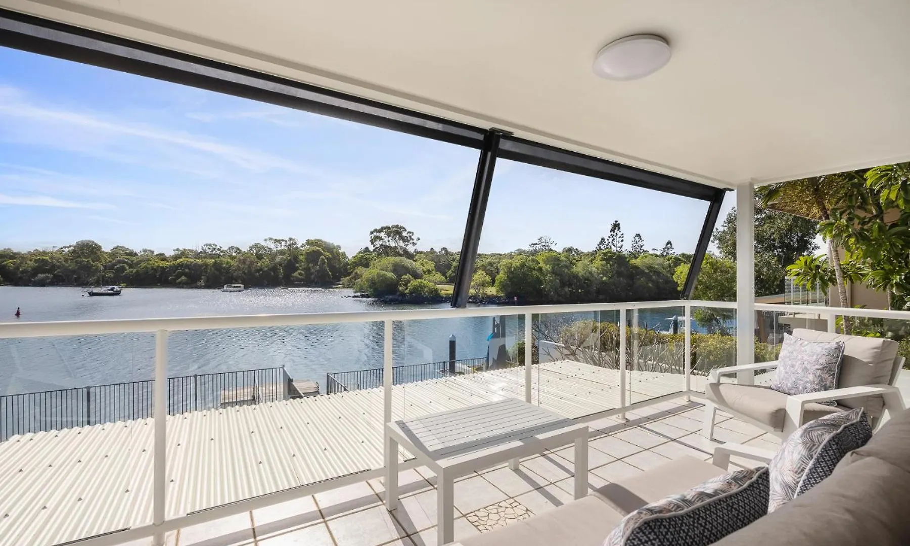 Breathtaking River Views On Noosa Parade Feriehus Noosa Heads